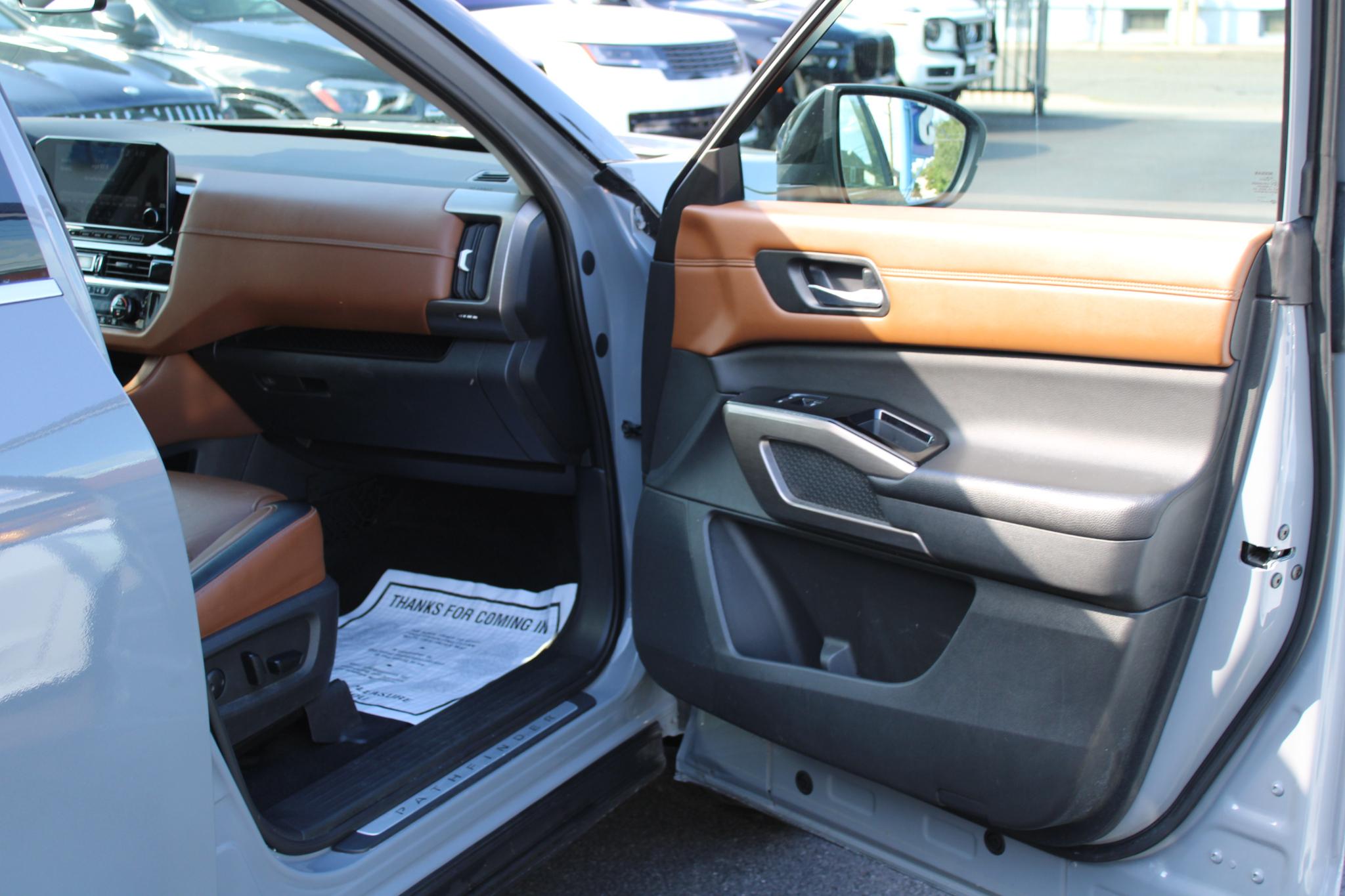 Nissan Pathfinder Platinum 4WD 2023