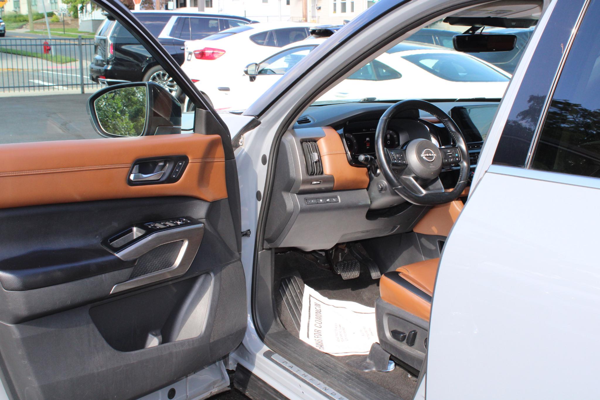 Nissan Pathfinder Platinum 4WD 2023