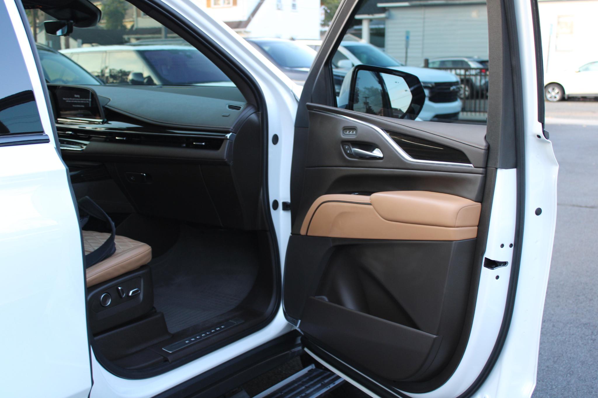 Cadillac Escalade 4WD 4dr Premium Luxury 2023