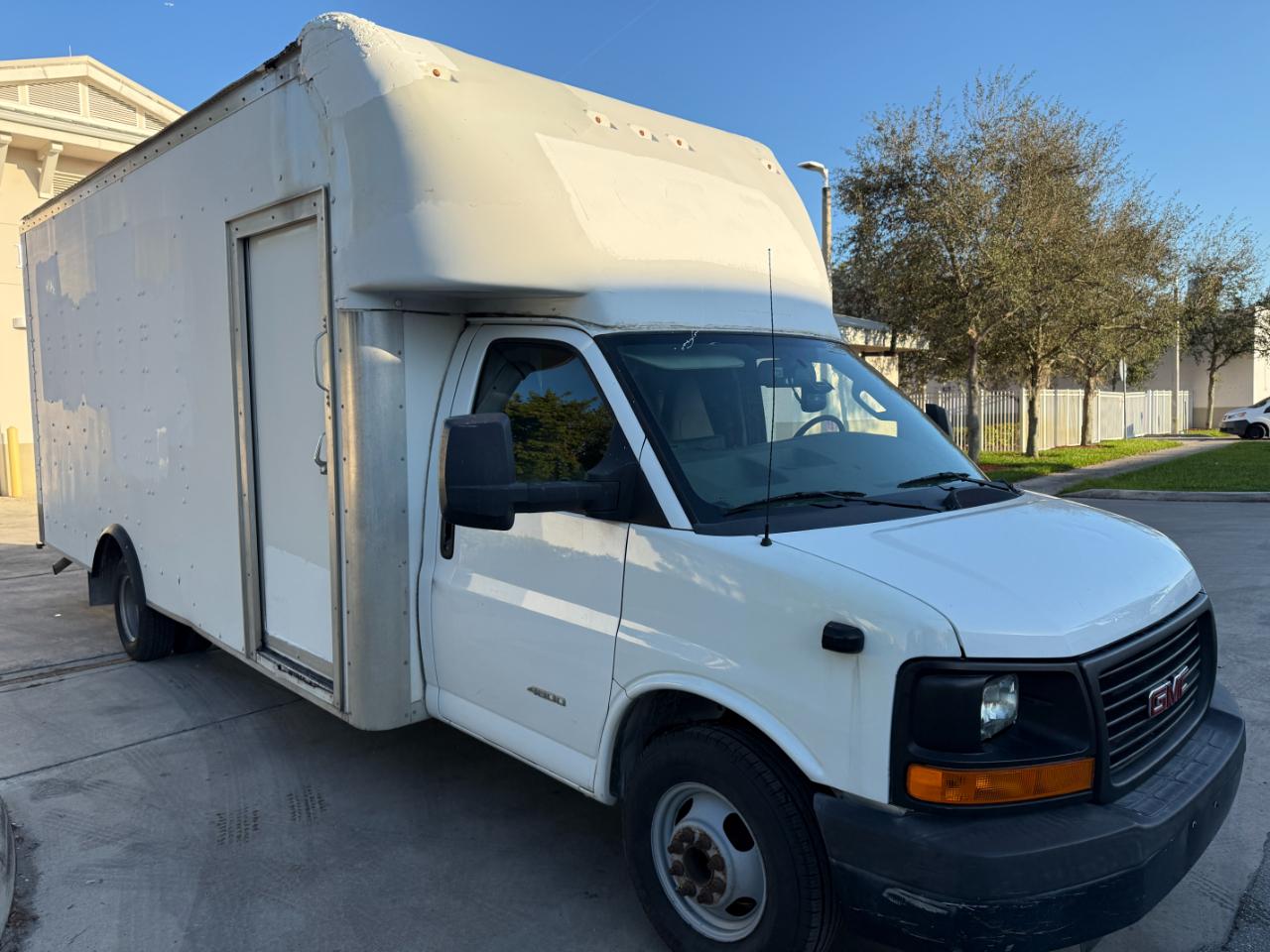 GMC Savana G4500 177 in. 2016