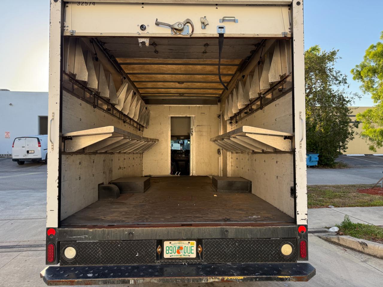 GMC Savana G4500 177 in. 2016