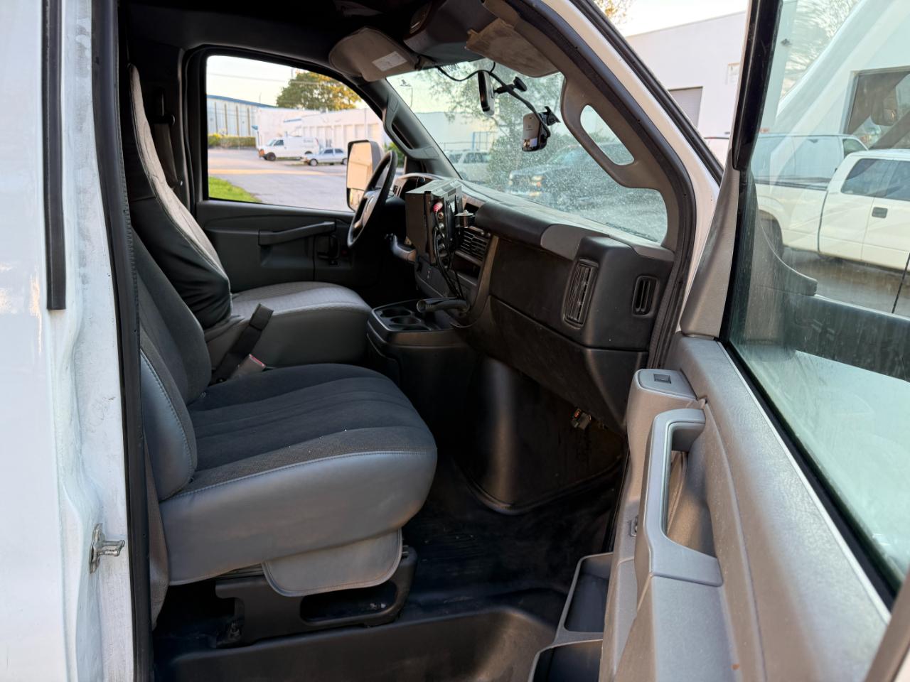 GMC Savana G4500 177 in. 2016