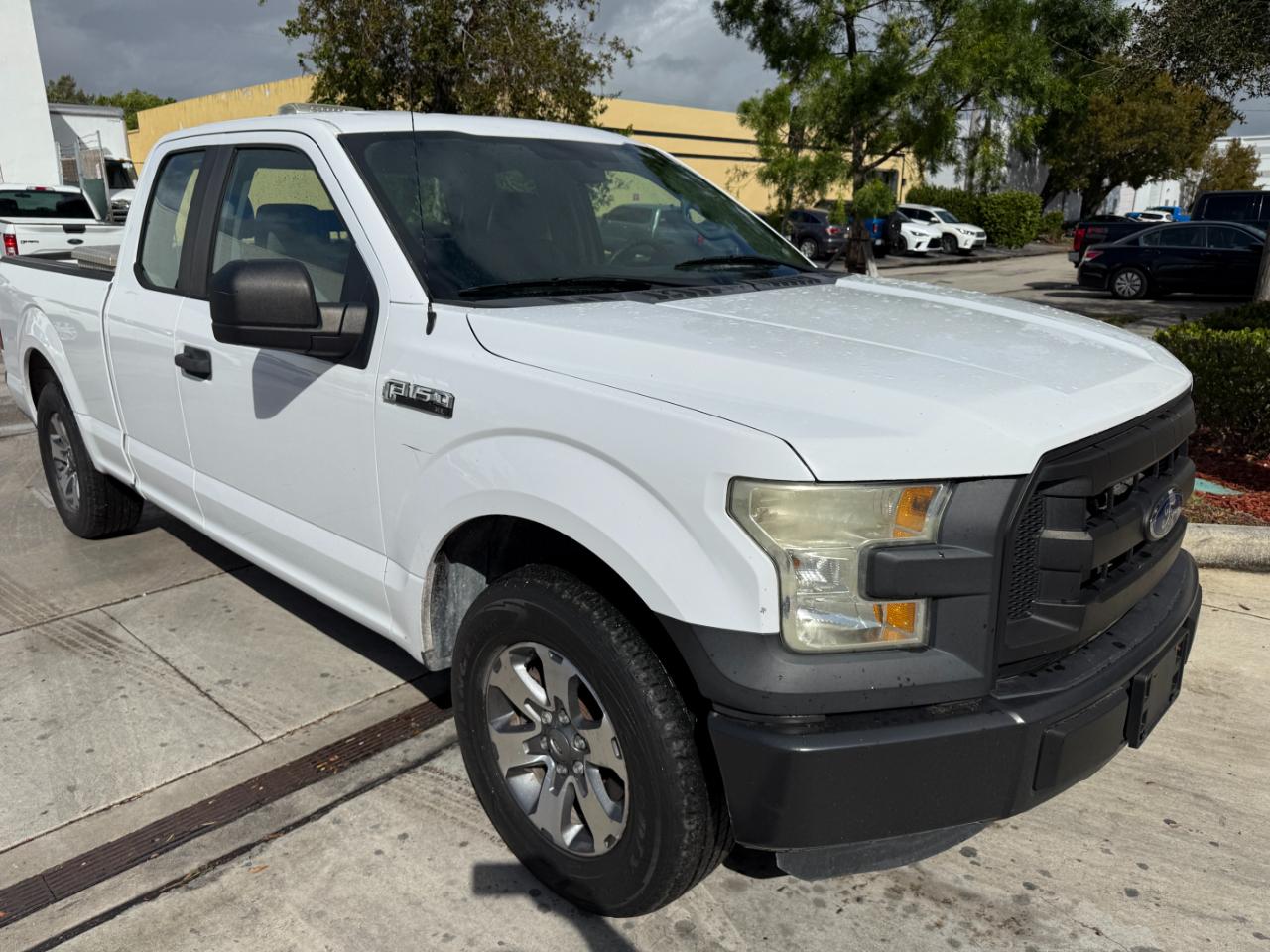 Ford F-150 XL SuperCab 6.5-ft. Bed 2WD 2016