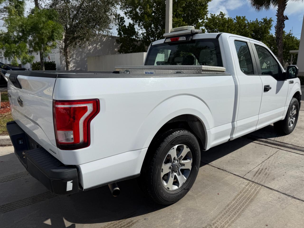 Ford F-150 XL SuperCab 6.5-ft. Bed 2WD 2016