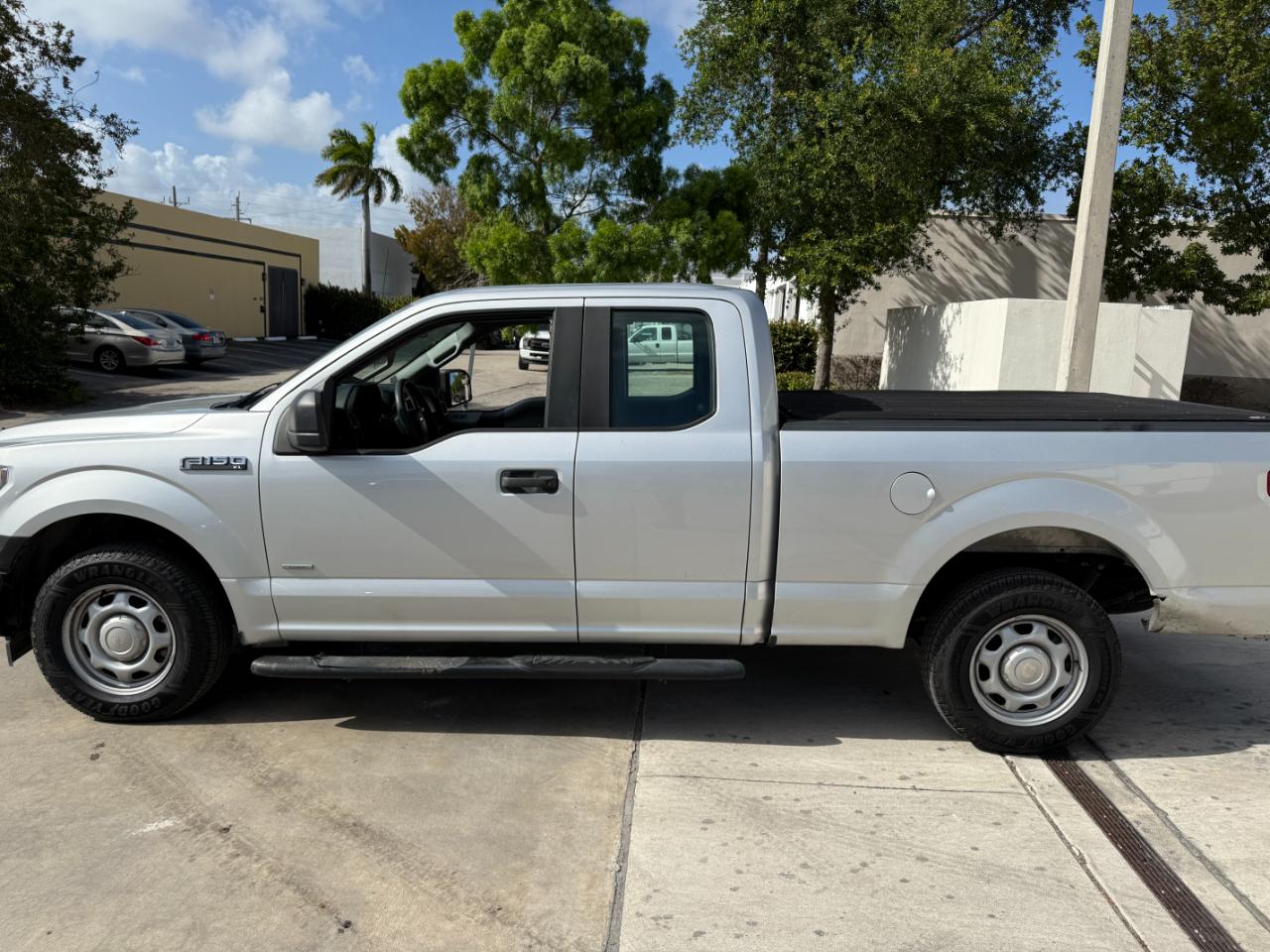 Ford F-150 XL SuperCab 6.5-ft. Bed 2WD 2017