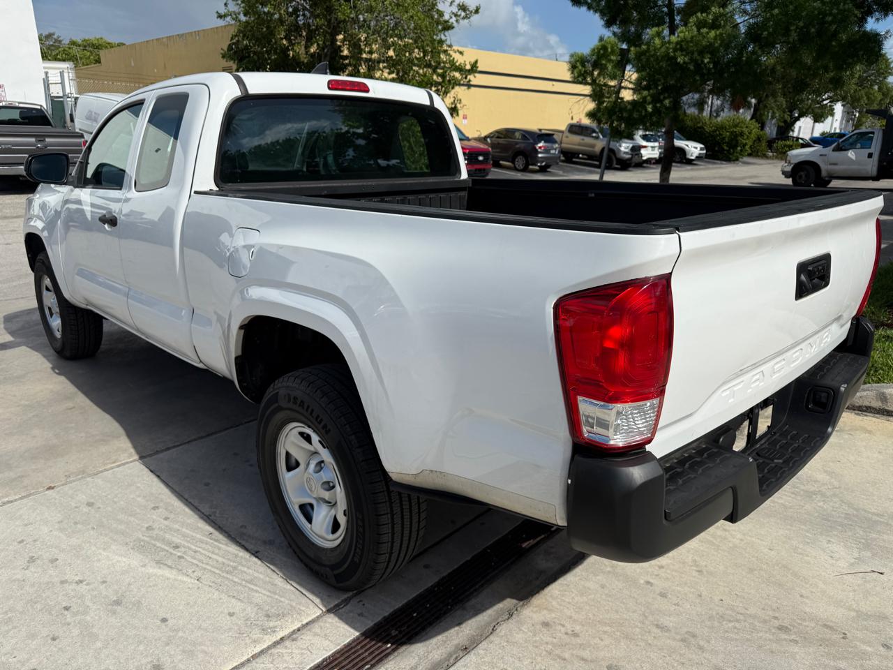 Toyota Tacoma SR5 Access Cab I4 6AT 2WD 2017