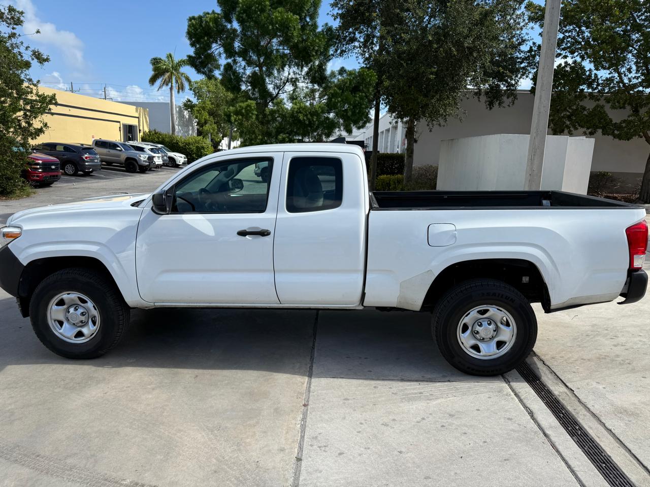 Toyota Tacoma SR5 Access Cab I4 6AT 2WD 2017