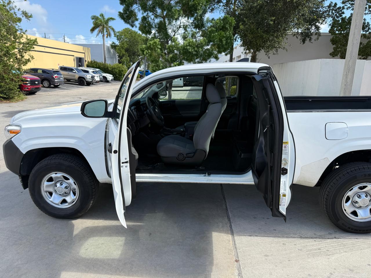 Toyota Tacoma SR5 Access Cab I4 6AT 2WD 2017