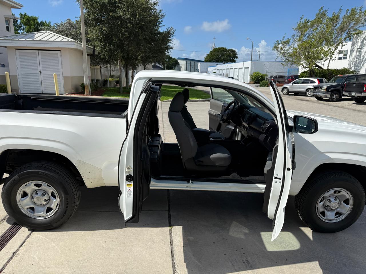 Toyota Tacoma SR5 Access Cab I4 6AT 2WD 2017