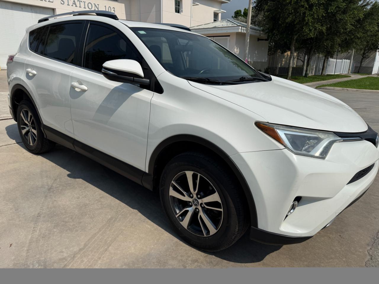 Toyota RAV4 XLE FWD 2016