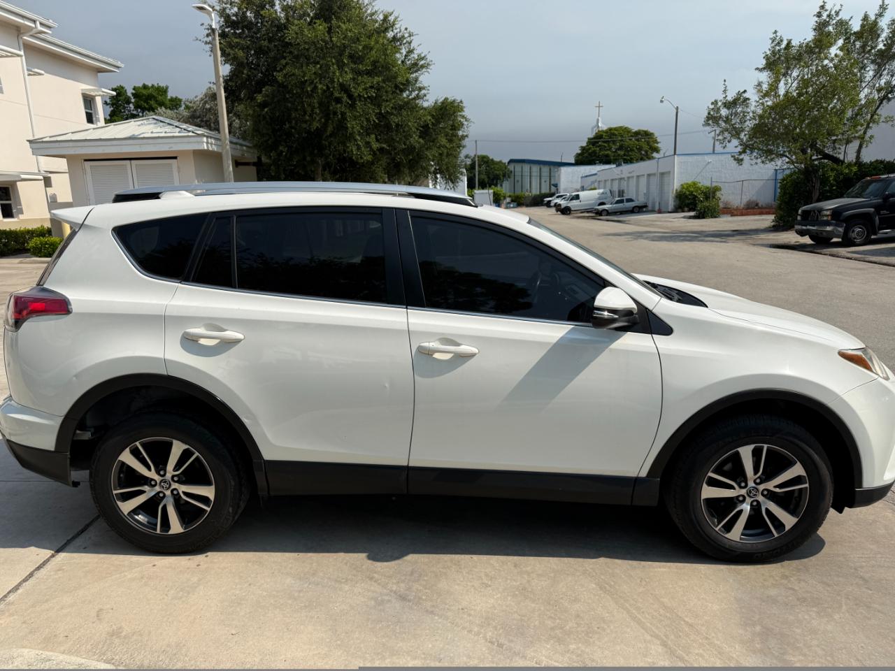 Toyota RAV4 XLE FWD 2016