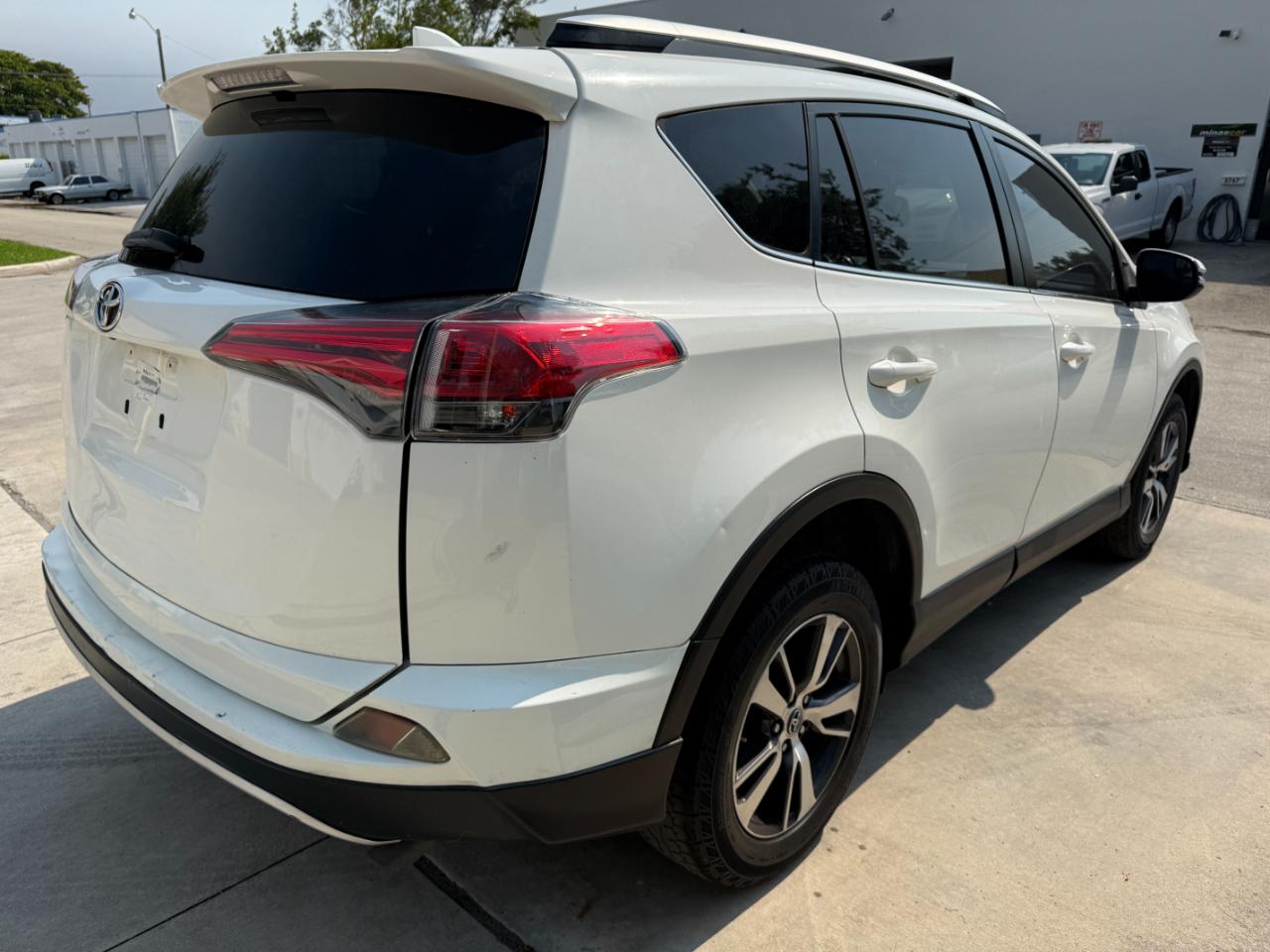 Toyota RAV4 XLE FWD 2016