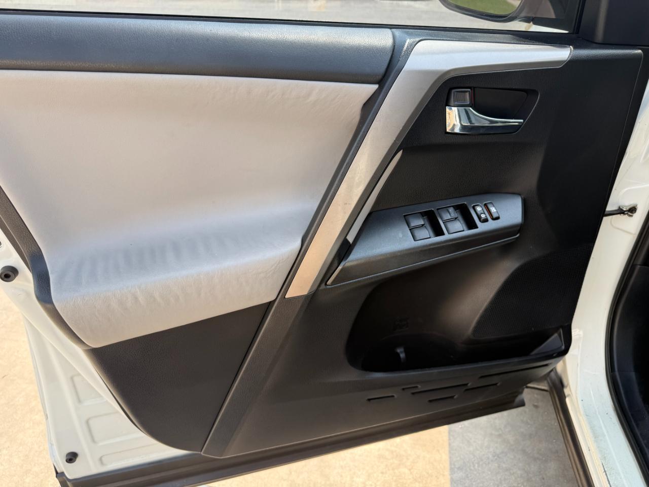 Toyota RAV4 XLE FWD 2016