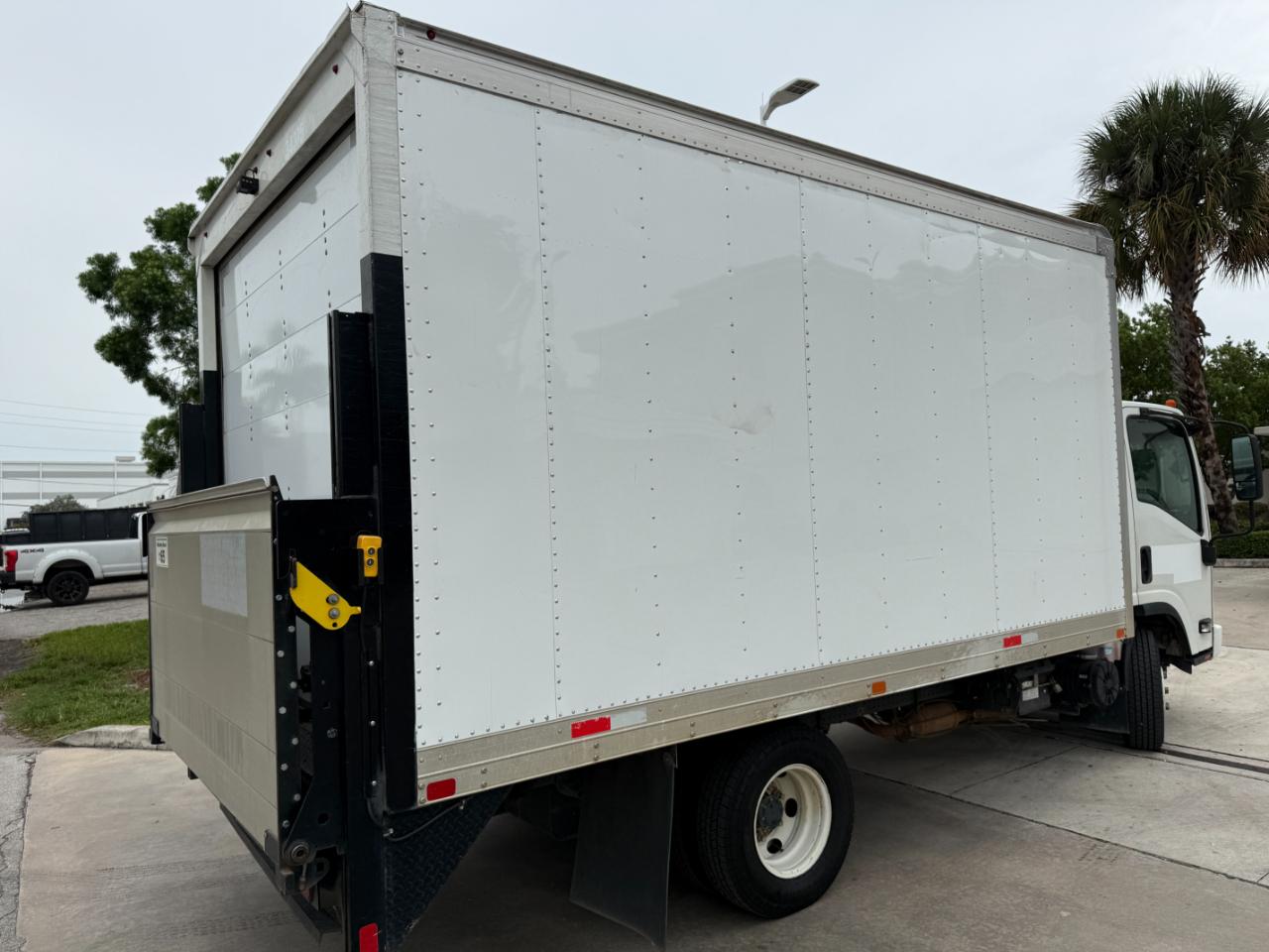 Isuzu NPR  2019