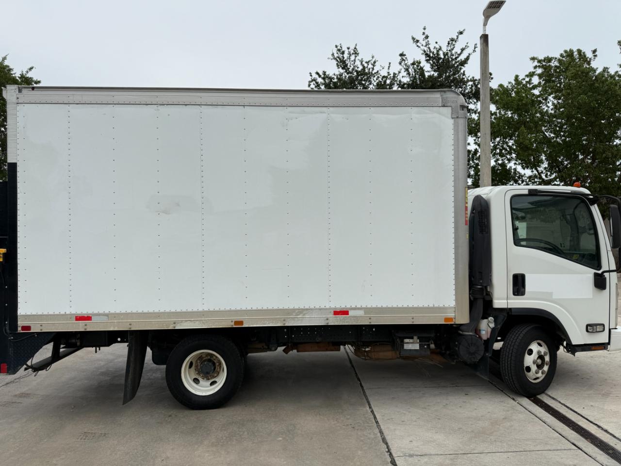 Isuzu NPR  2019