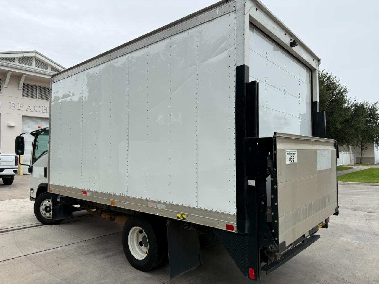Isuzu NPR  2019