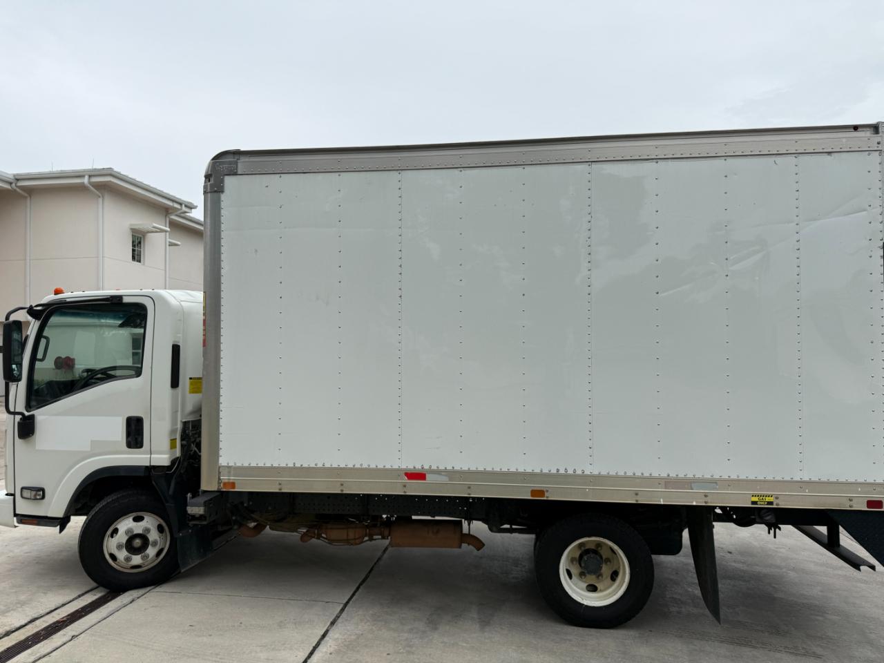 Isuzu NPR  2019
