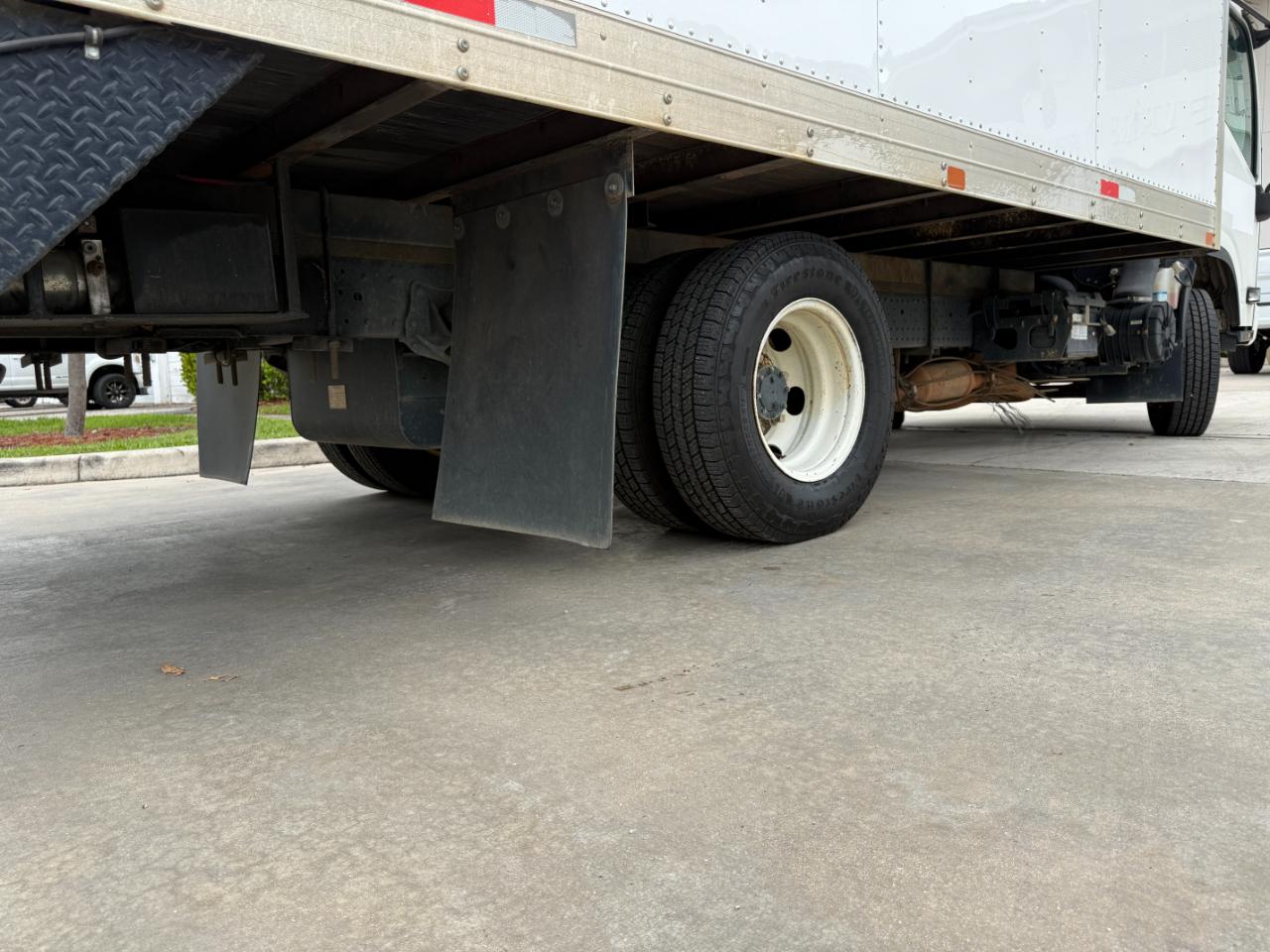 Isuzu NPR  2019