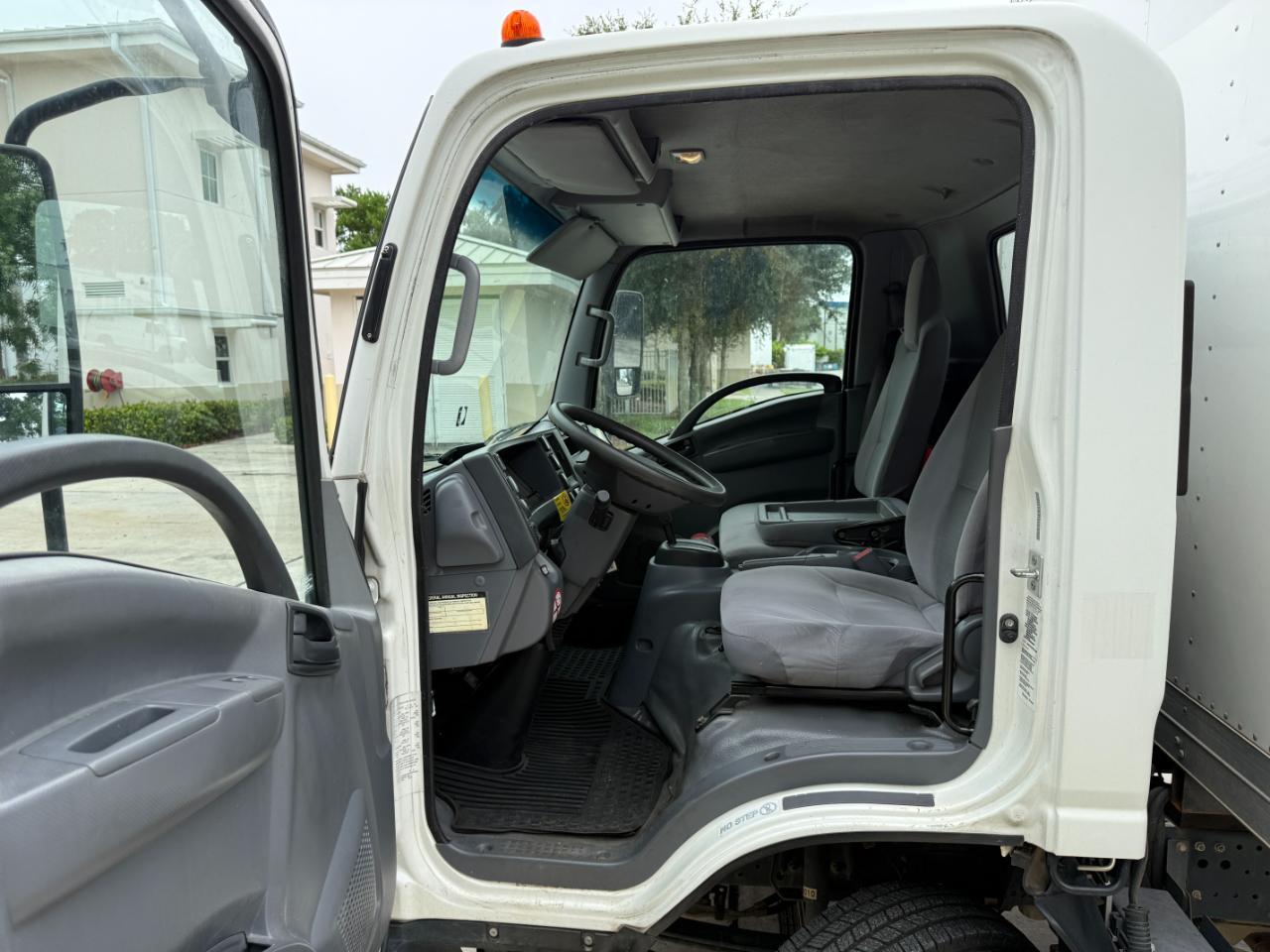 Isuzu NPR  2019