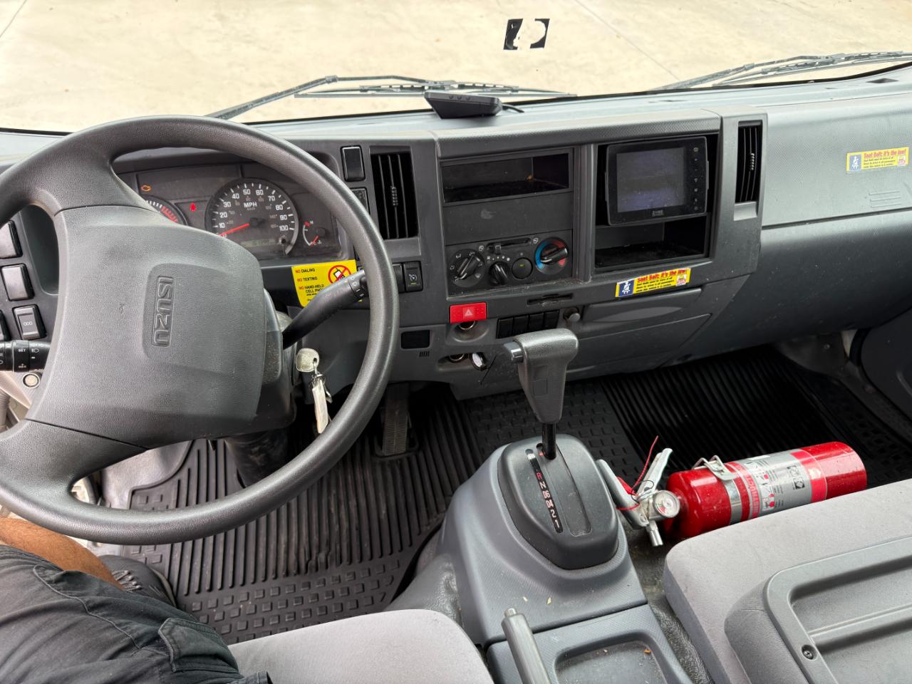 Isuzu NPR  2019