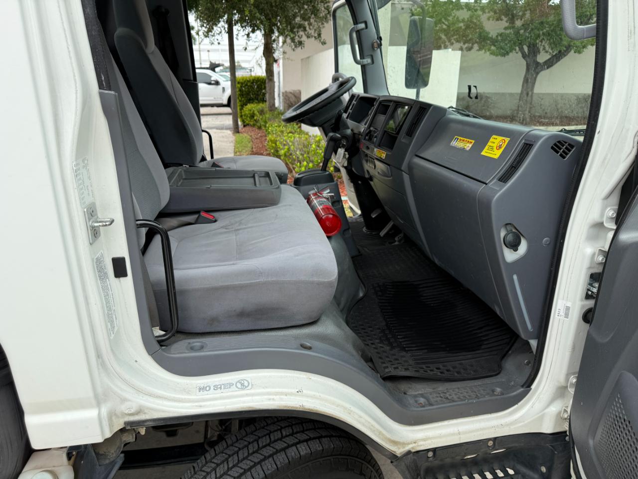 Isuzu NPR  2019