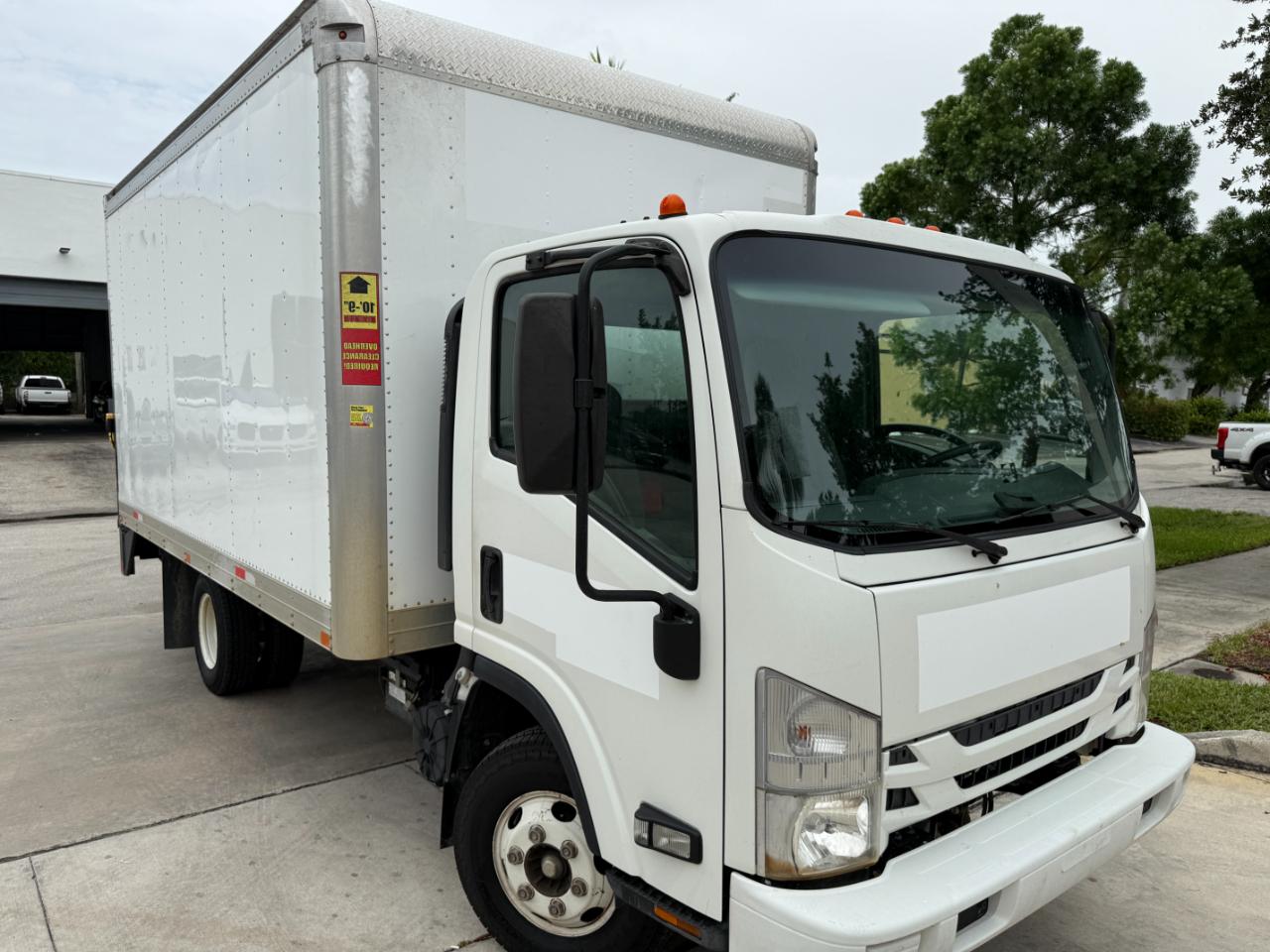 Isuzu NPR  2019