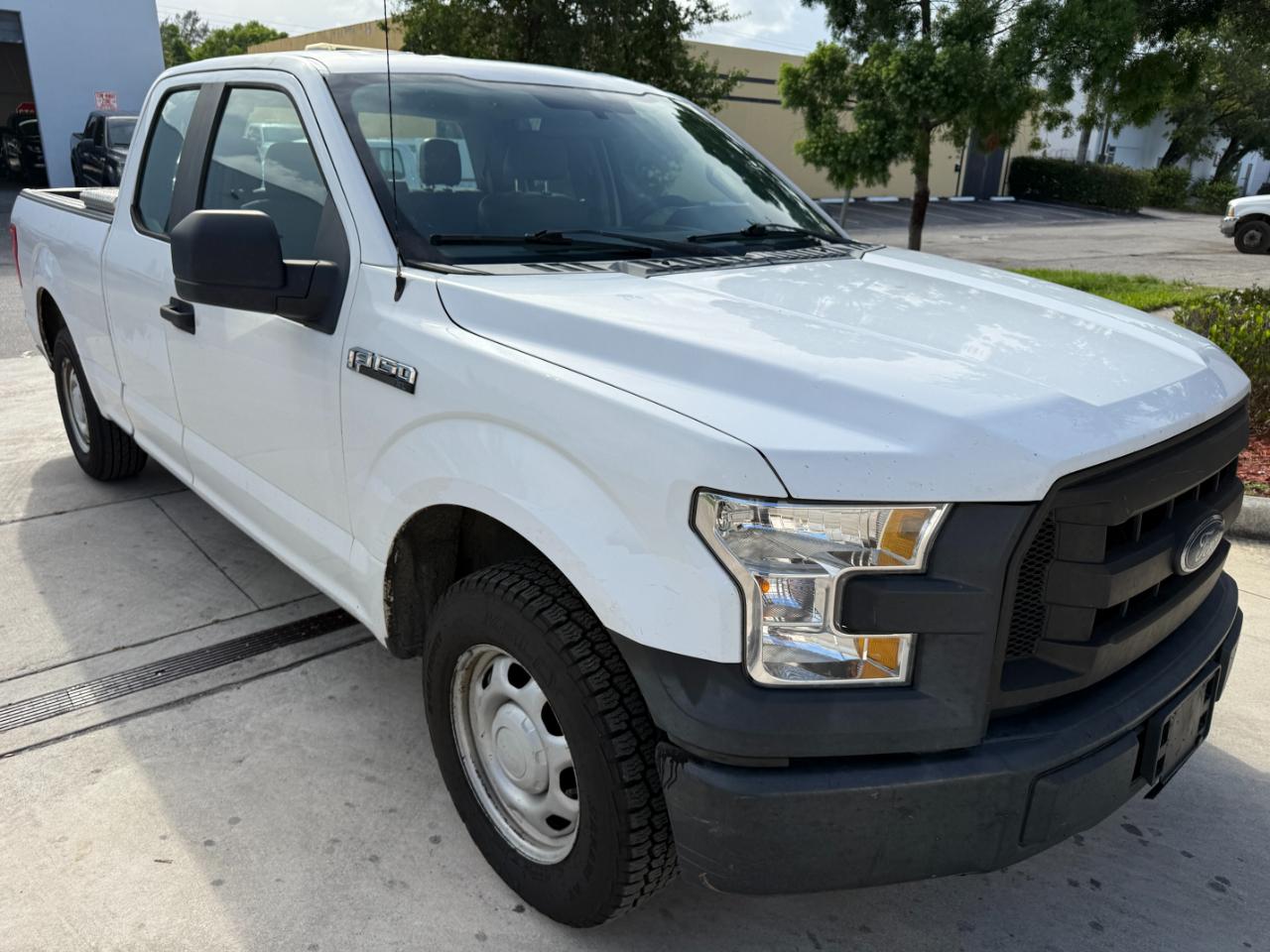 Ford F-150 XL SuperCab 6.5-ft. Bed 2WD 2015