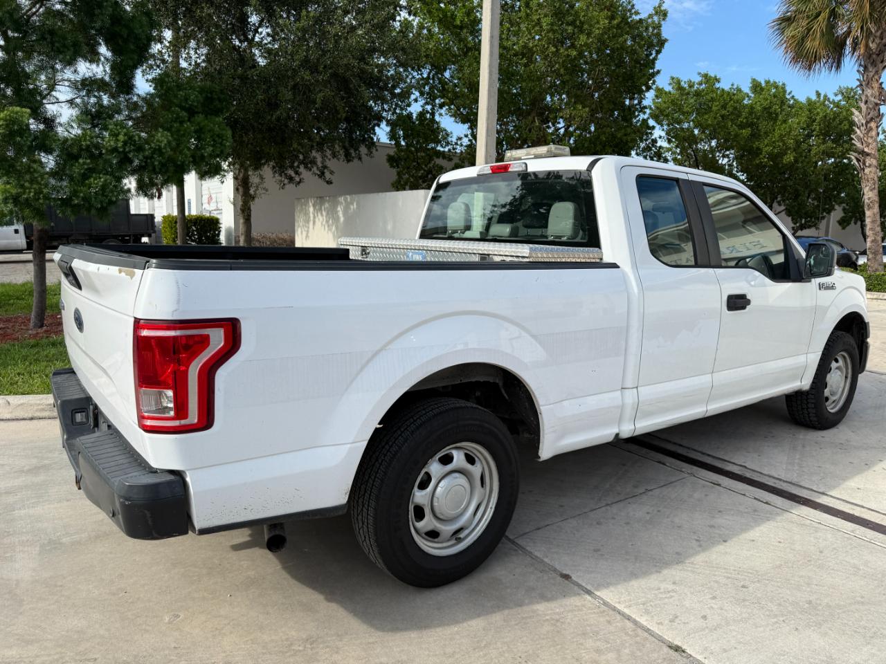 Ford F-150 XL SuperCab 6.5-ft. Bed 2WD 2015