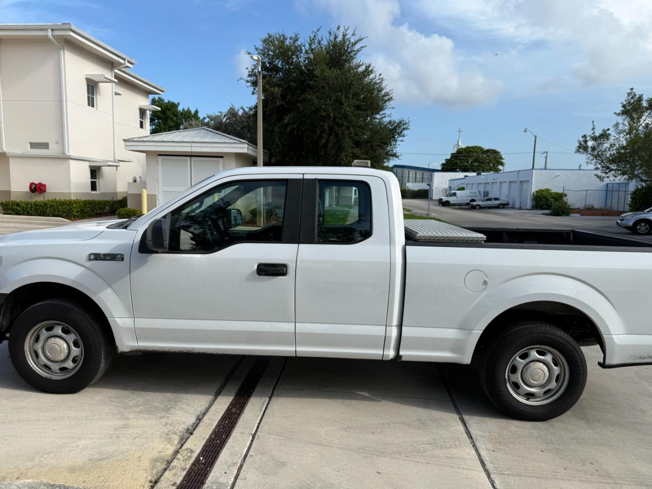 Ford F-150 XL SuperCab 6.5-ft. Bed 2WD 2015