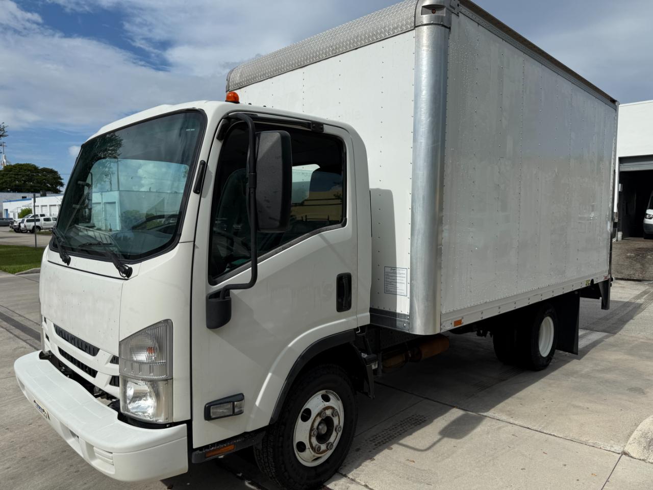 Isuzu NPR  2019