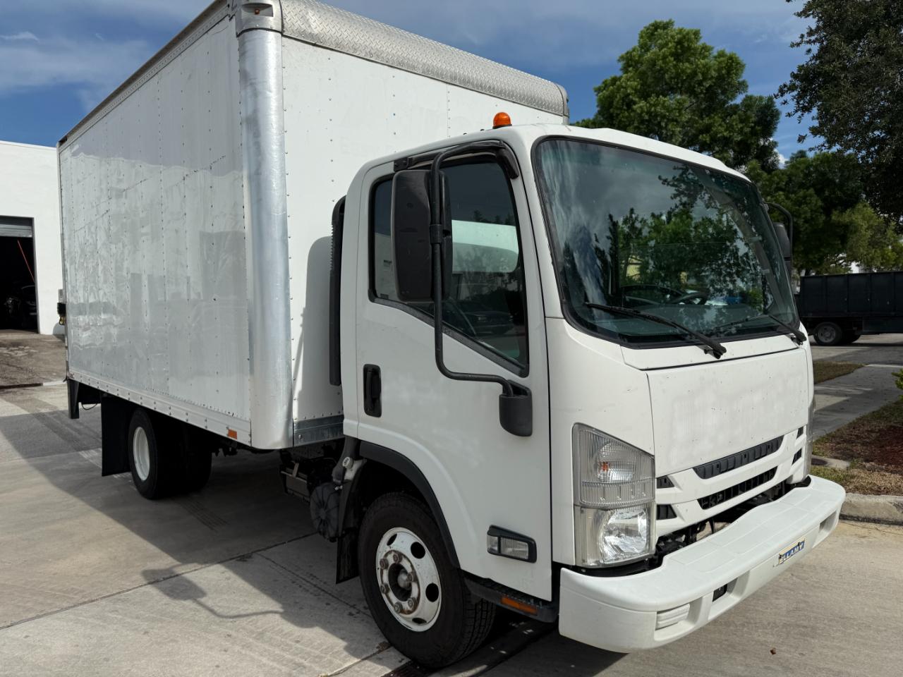 Isuzu NPR  2019