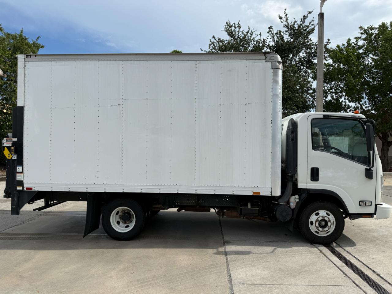 Isuzu NPR  2019
