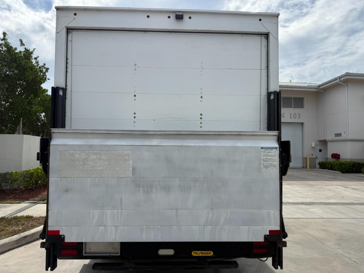 Isuzu NPR  2019