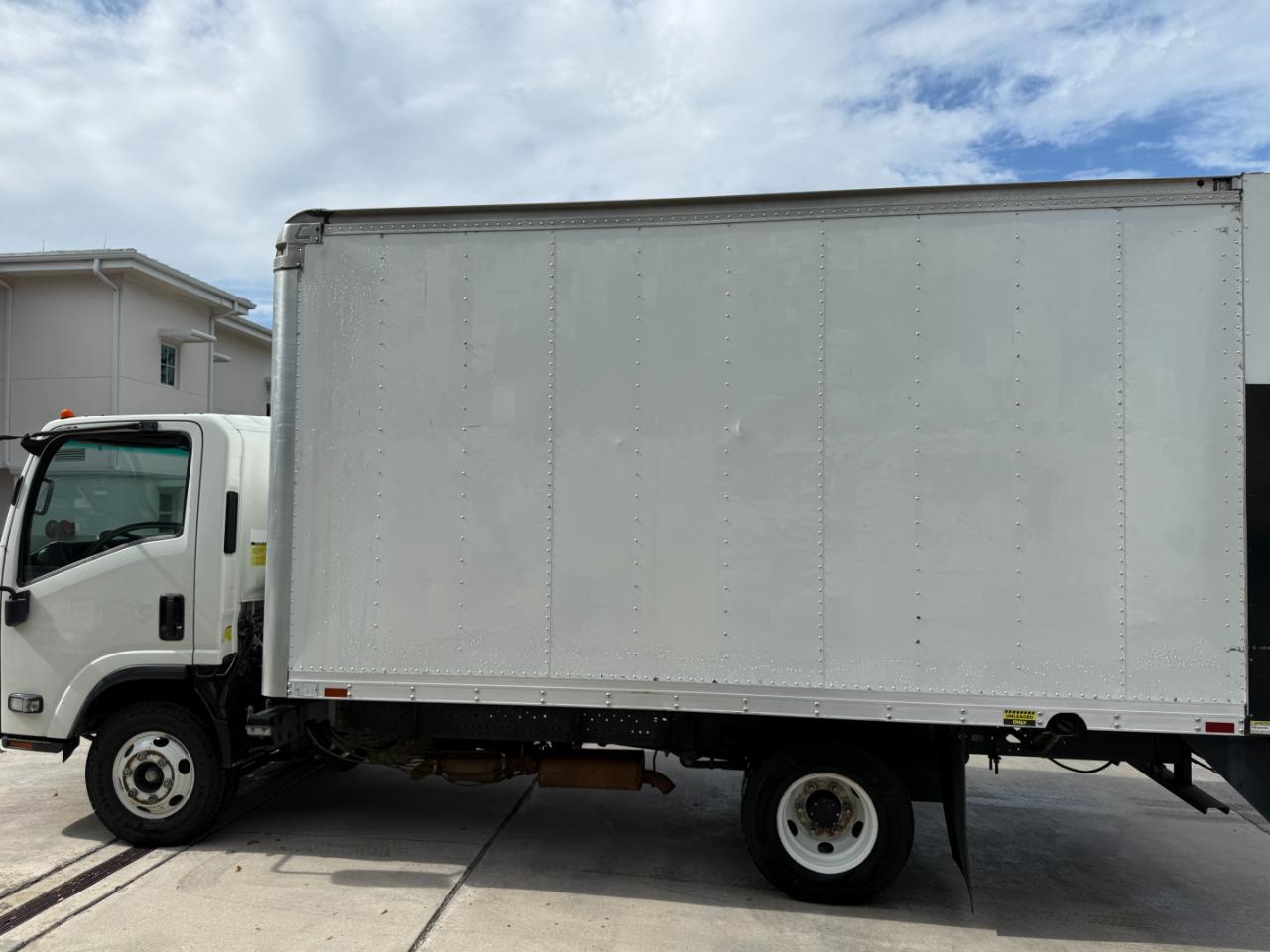 Isuzu NPR  2019