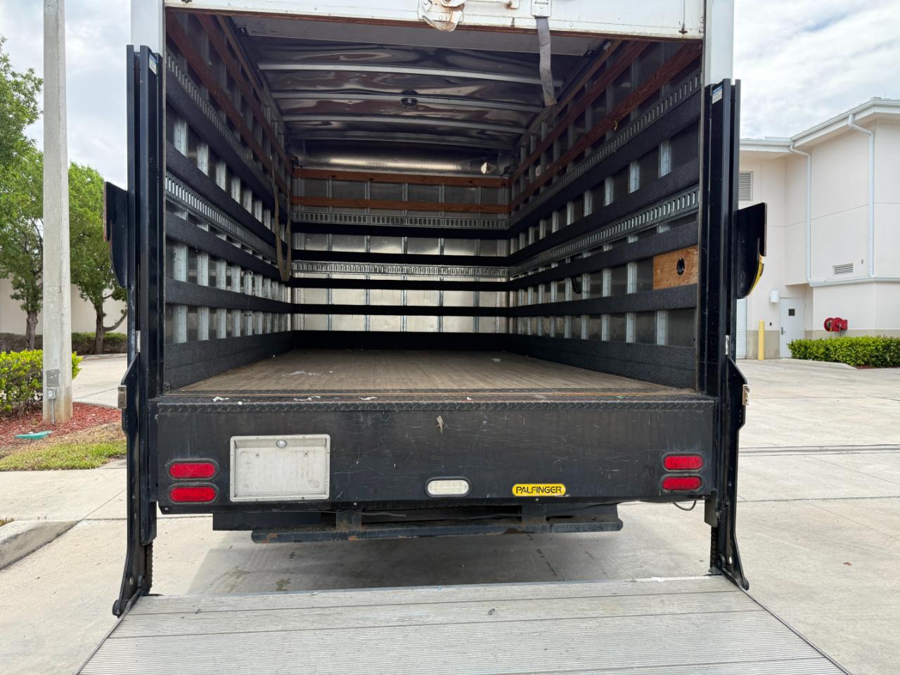 Isuzu NPR  2019