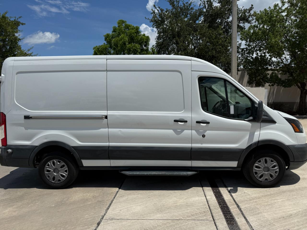 Ford Transit 350 Van Med. Roof w/Sliding Pass. 148-in. WB 2018