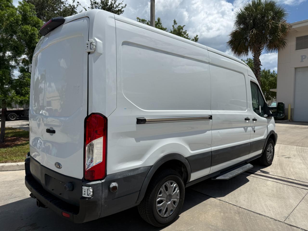 Ford Transit 350 Van Med. Roof w/Sliding Pass. 148-in. WB 2018