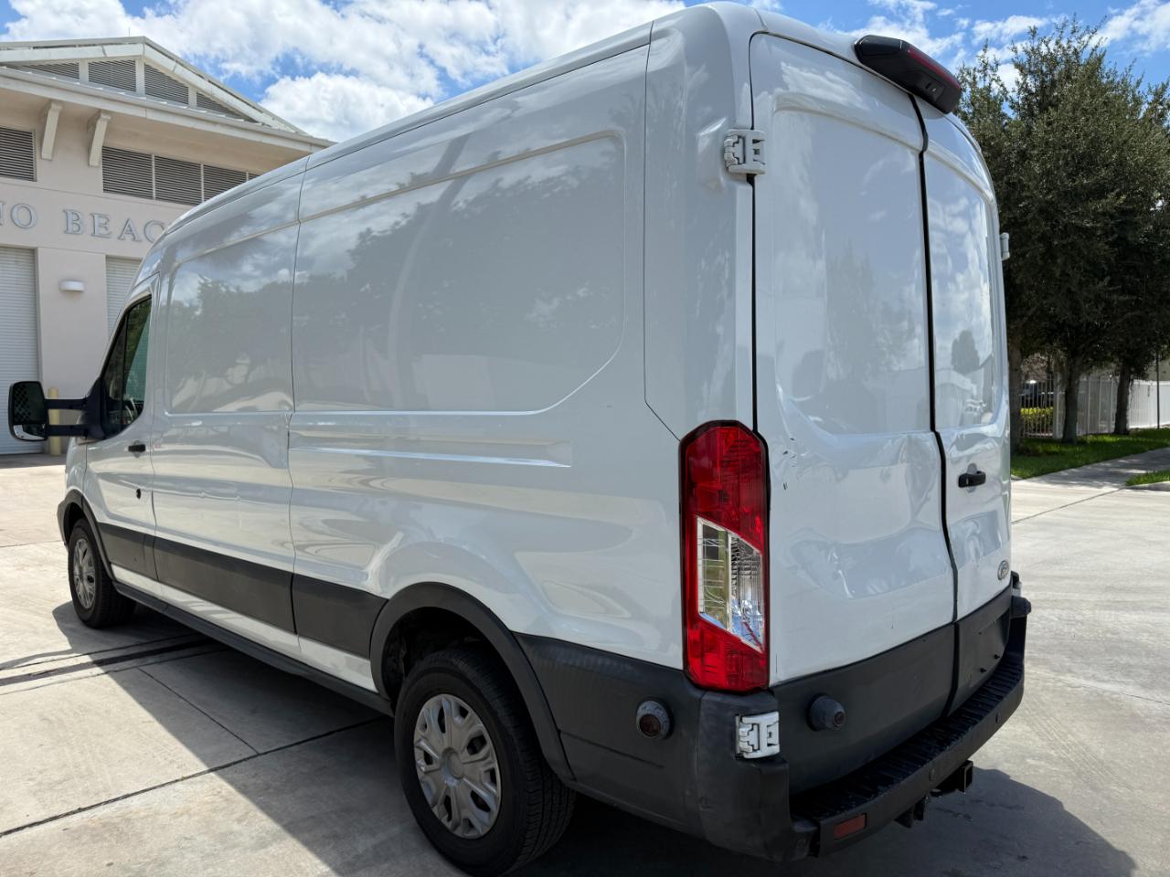 Ford Transit 350 Van Med. Roof w/Sliding Pass. 148-in. WB 2018