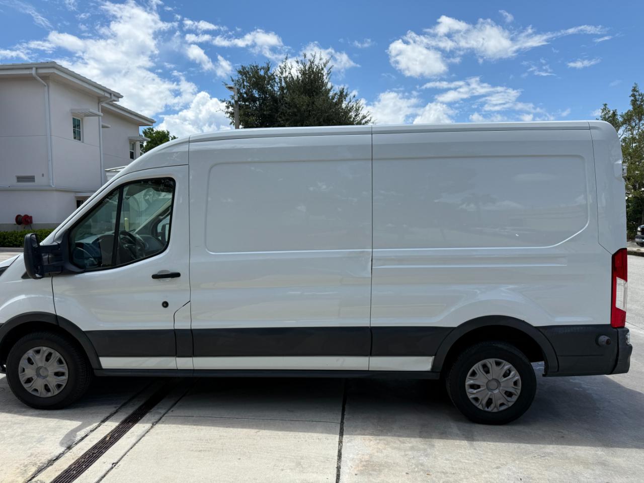 Ford Transit 350 Van Med. Roof w/Sliding Pass. 148-in. WB 2018