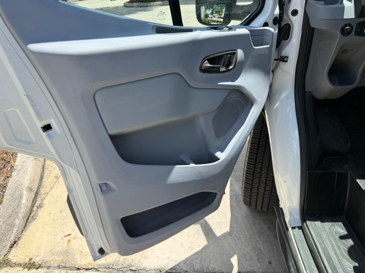 Ford Transit 350 Van Med. Roof w/Sliding Pass. 148-in. WB 2018