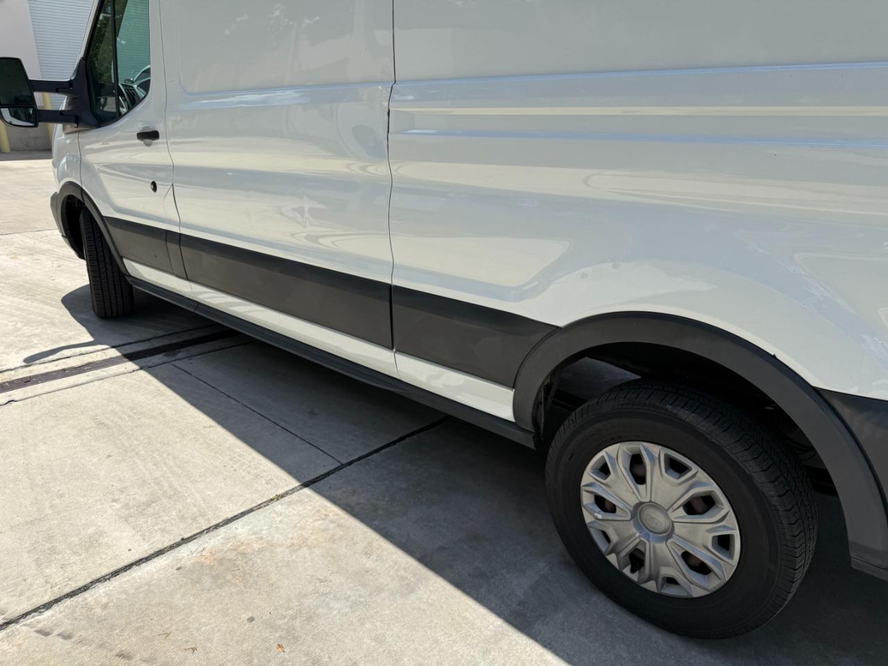 Ford Transit 350 Van Med. Roof w/Sliding Pass. 148-in. WB 2018
