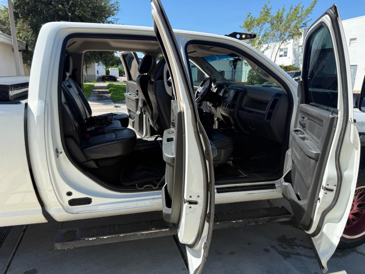 RAM 2500 Laramie Crew Cab LWB 4WD 2011