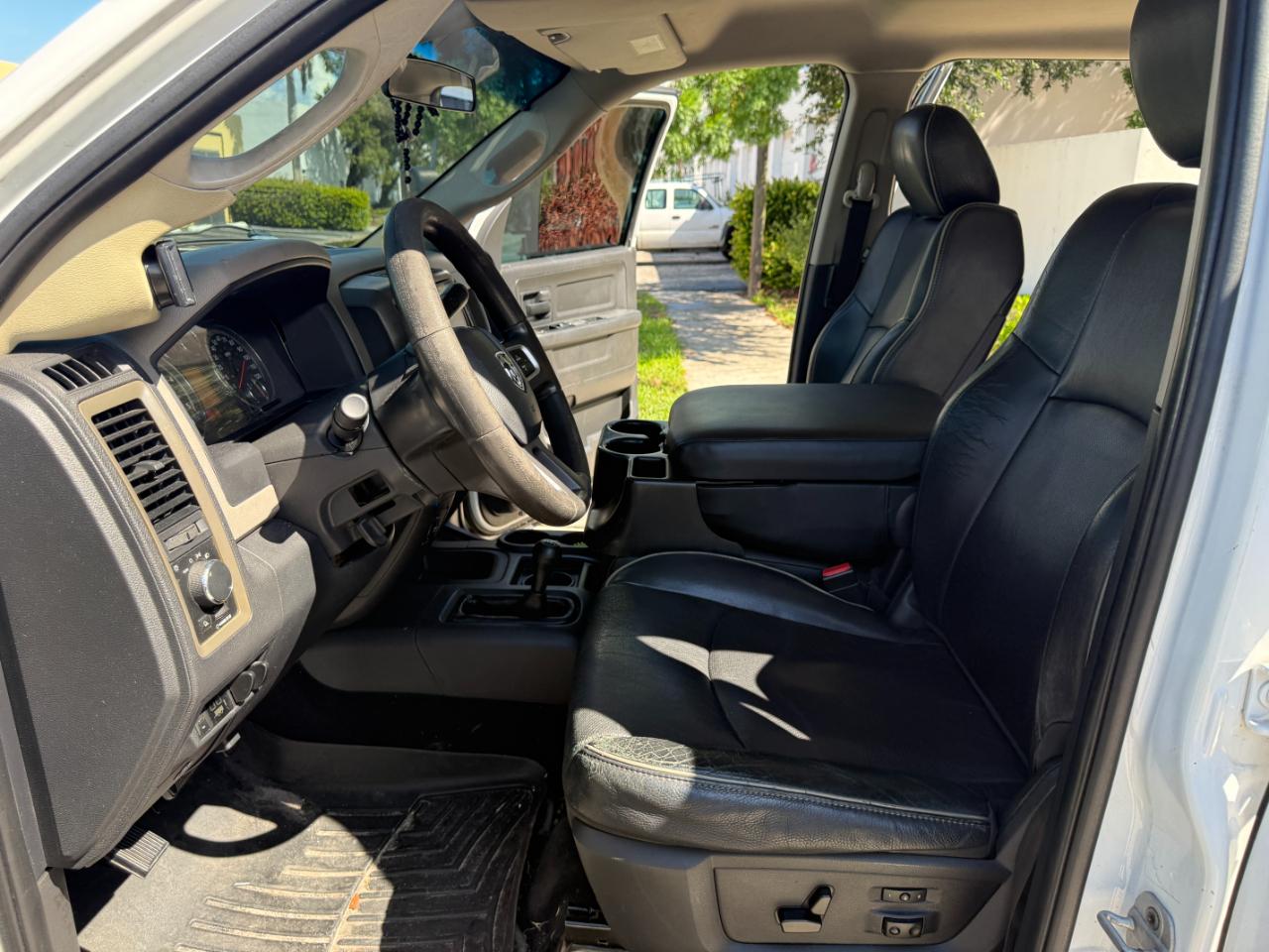 RAM 2500 Laramie Crew Cab LWB 4WD 2011