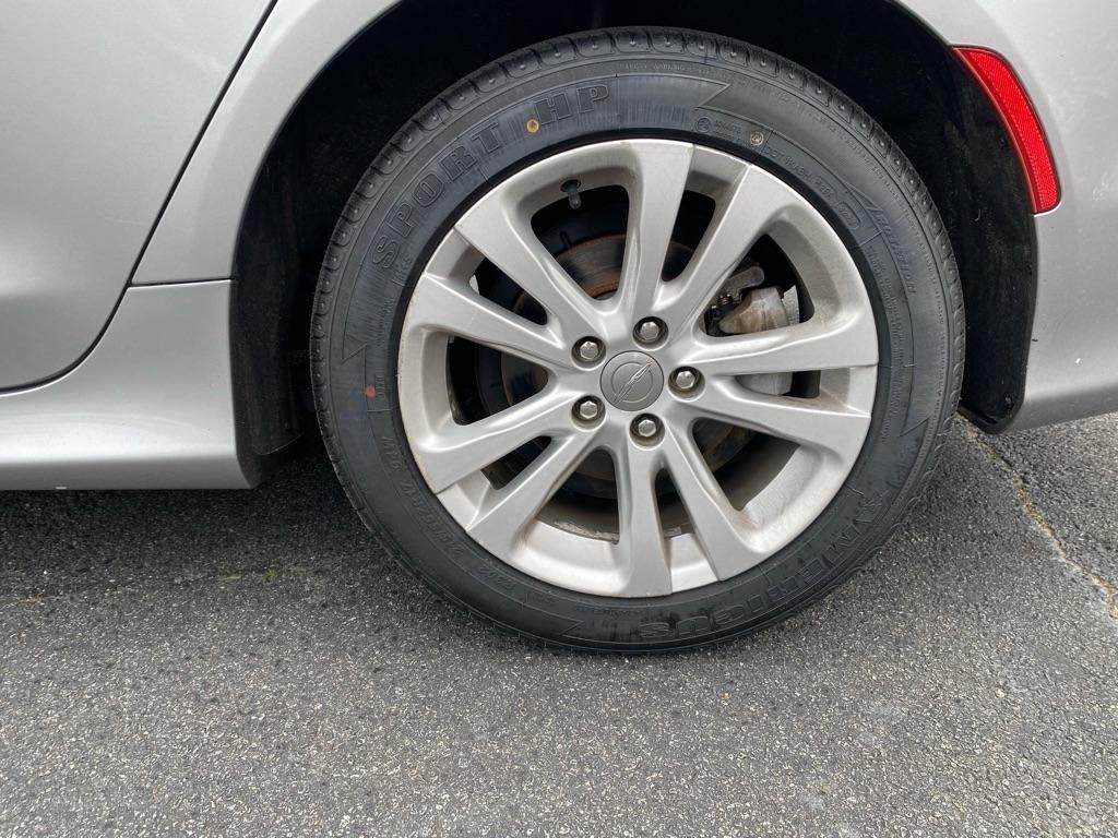 Chrysler 200  2017