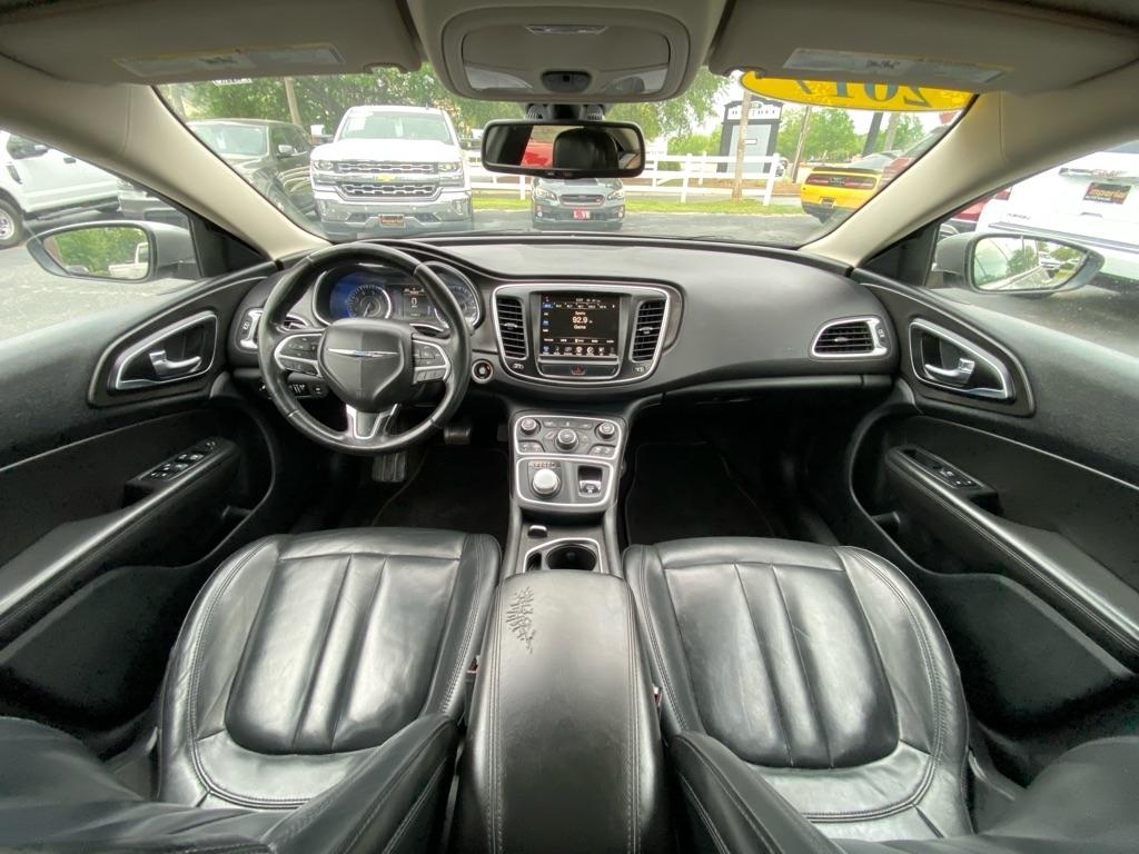 Chrysler 200  2017