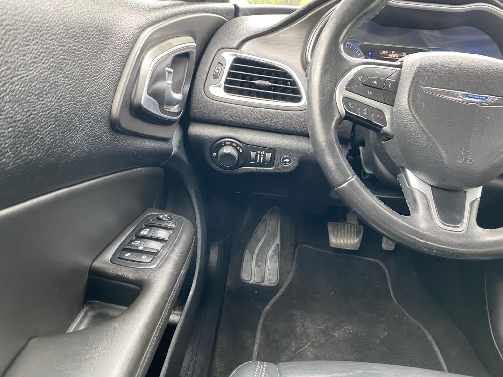 Chrysler 200  2017
