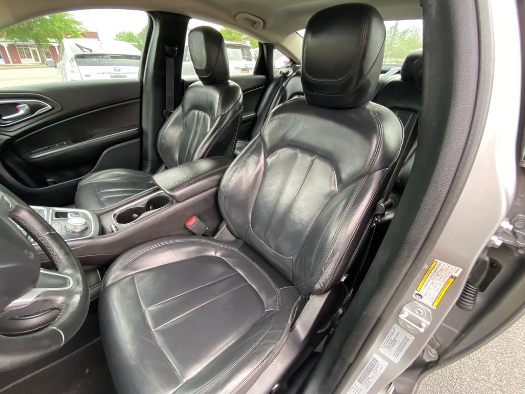 Chrysler 200  2017