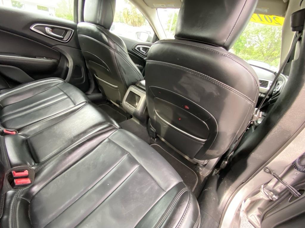 Chrysler 200  2017