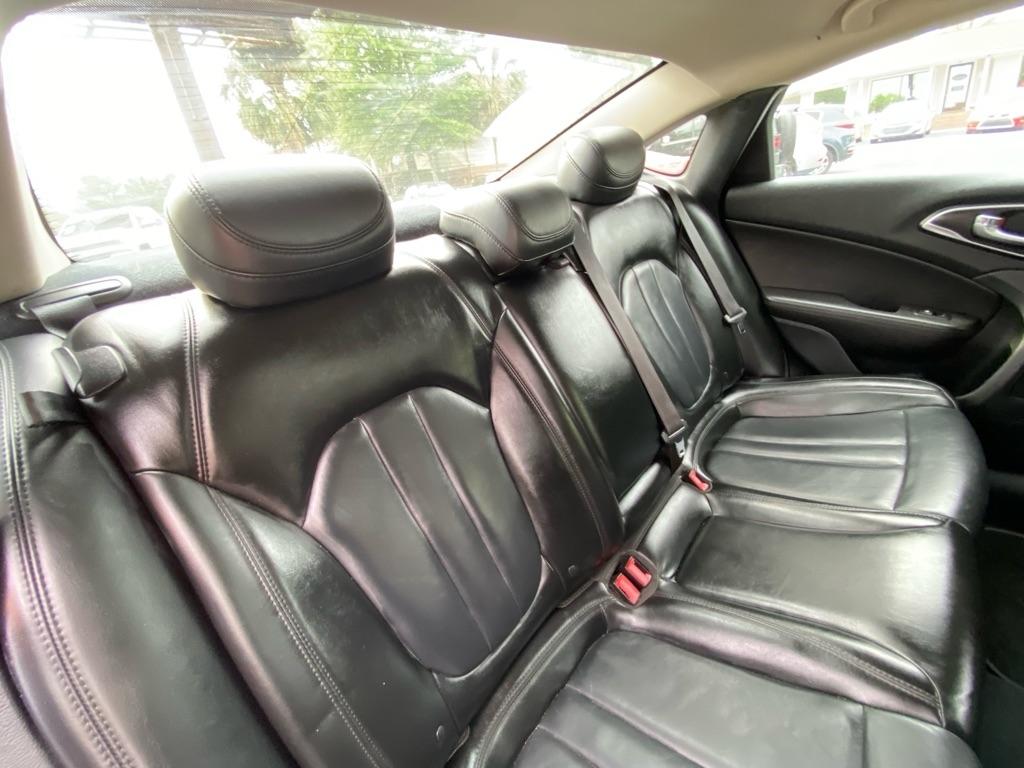 Chrysler 200  2017
