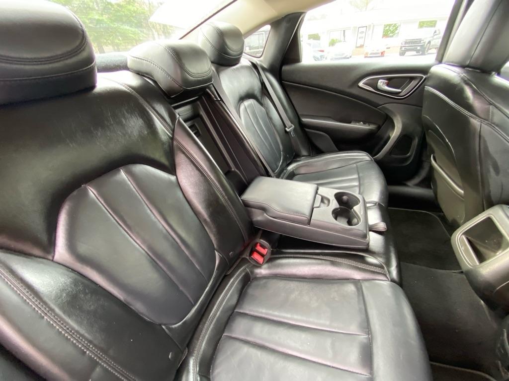 Chrysler 200  2017